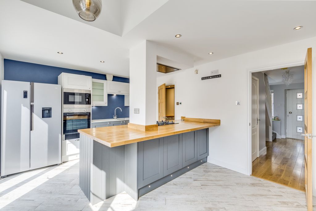 Property photo 3 of 22