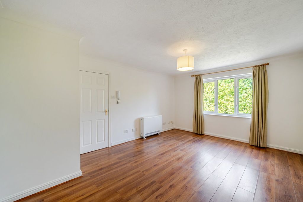 Property photo 2 of 9 Picture No. 24