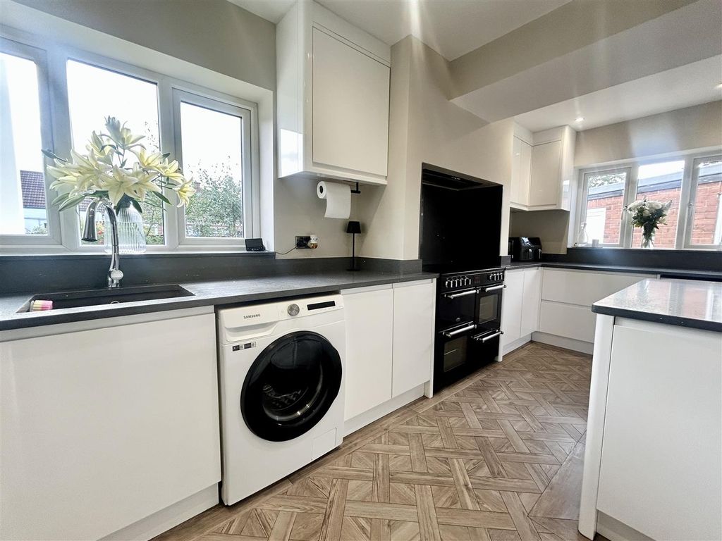 Property photo 2 of 35