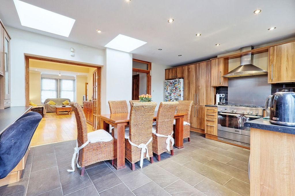 Property photo 3 of 35