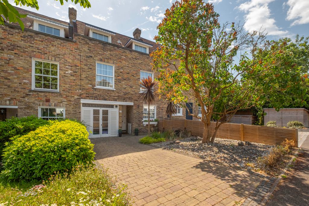 Property photo 1 of 30