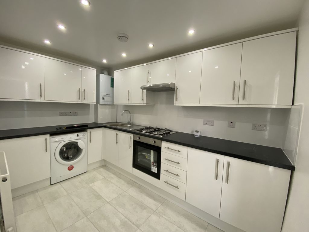 Property photo 1 of 26 2 Bedroom Maisonette In Woolwich, Se18