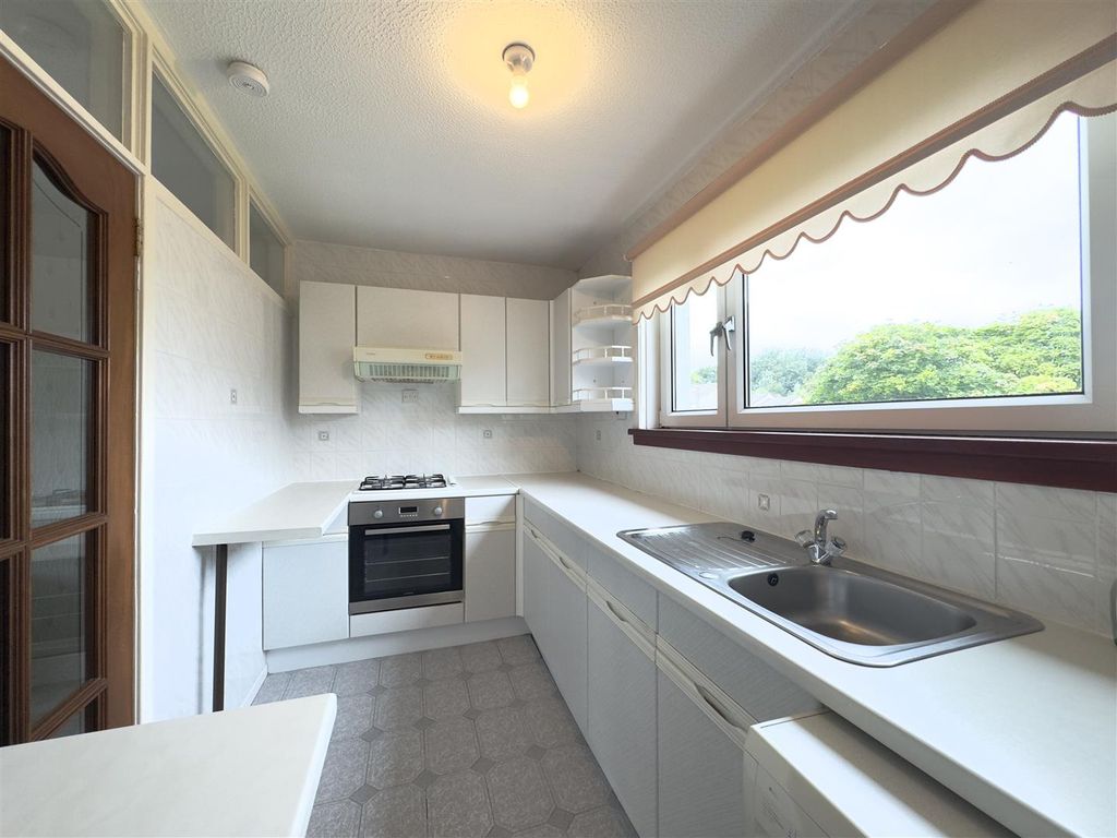 Property photo 3 of 10 Kitchen
