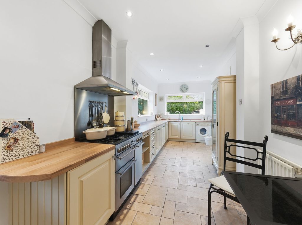 Property photo 3 of 24