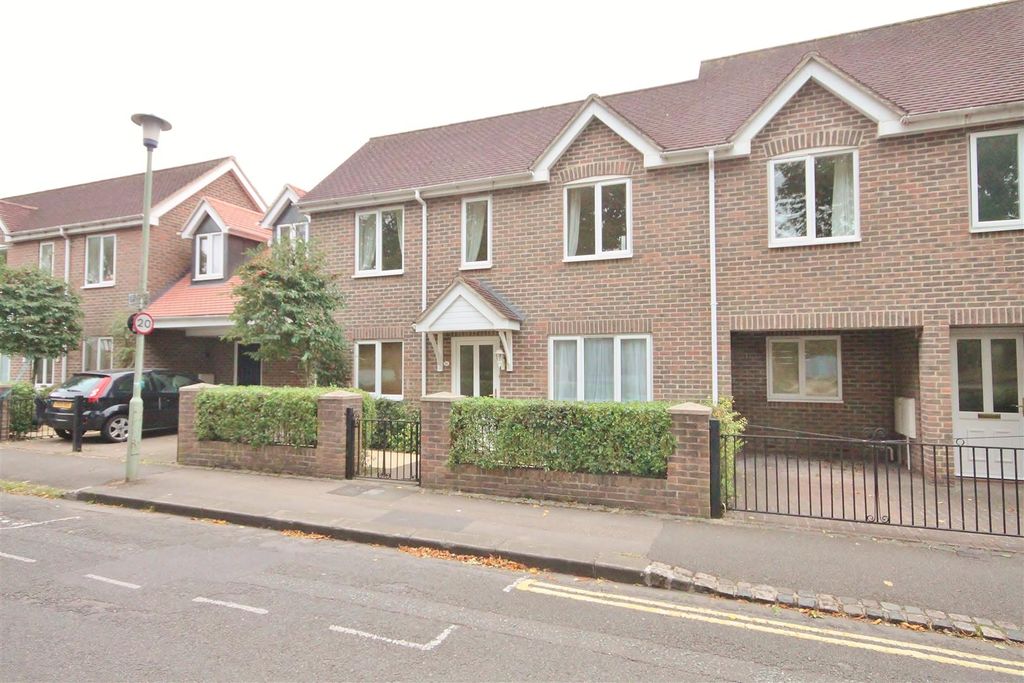 Property photo 2 of 26