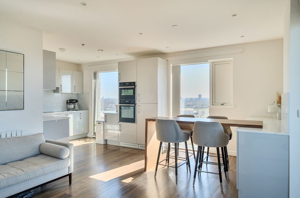 Property photo 1 of 25 1432414-10-69Bb30...