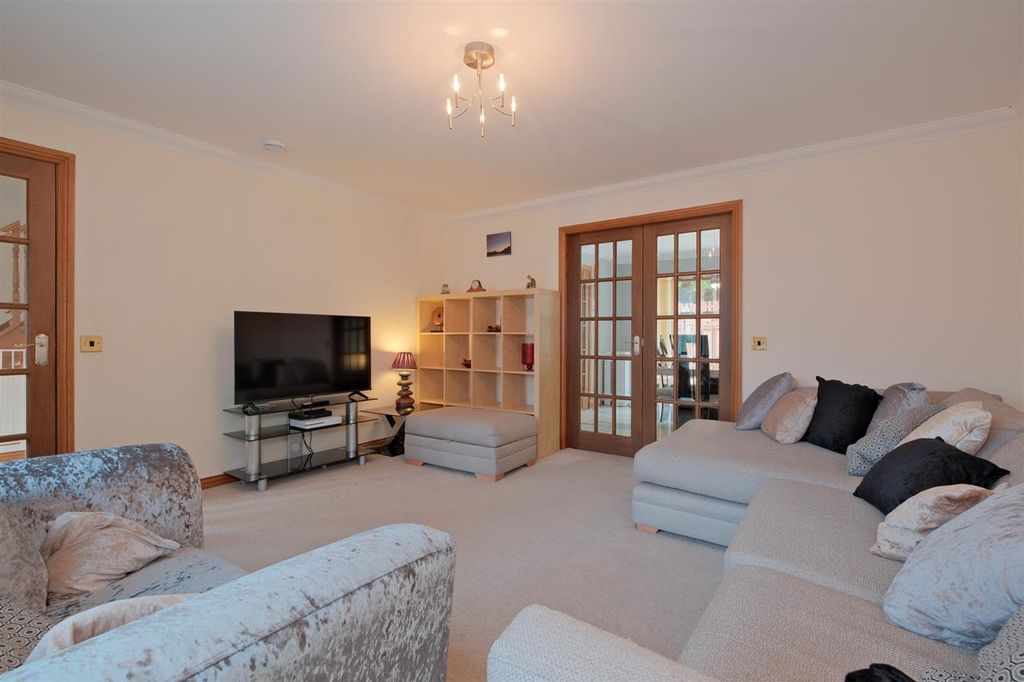 Property photo 3 of 33