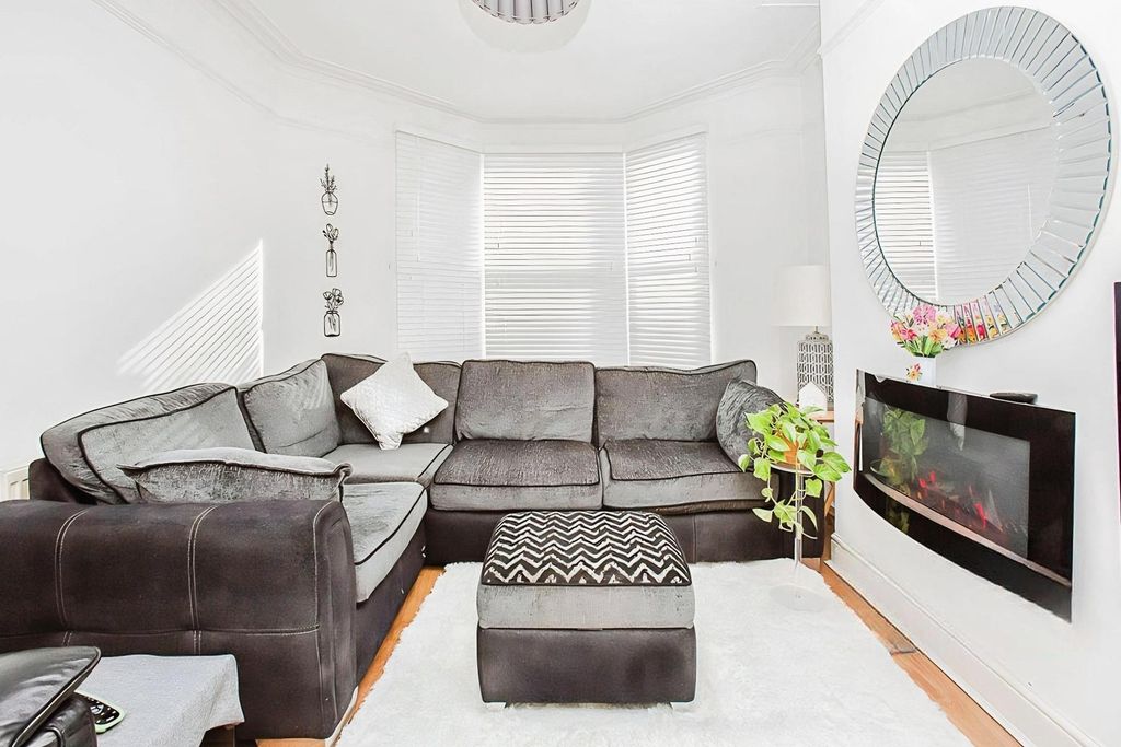 Property photo 2 of 18