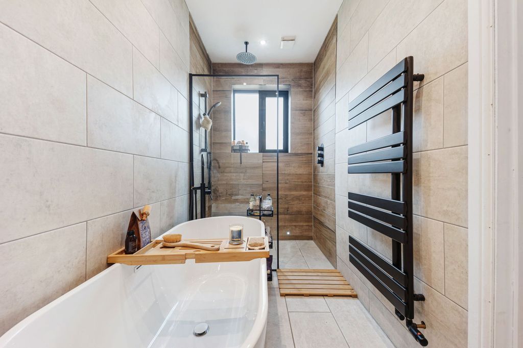 Property photo 2 of 33