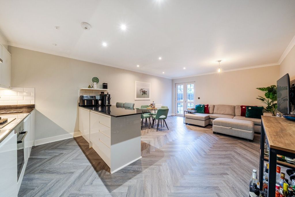 Property photo 3 of 17 Picture No. 14