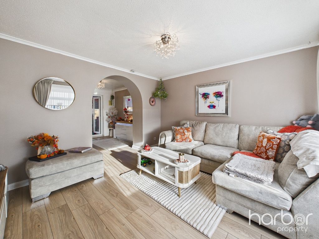 Property photo 2 of 20 4635873