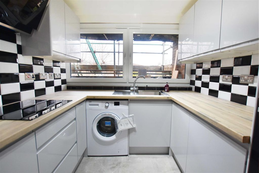 Property photo 1 of 13 Kitchen A.Jpg