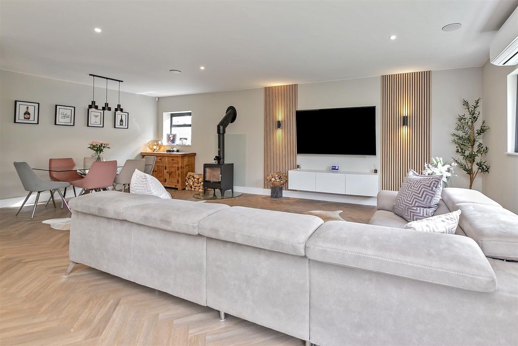 Property photo 1 of 27 7Themeads-43.Jpg