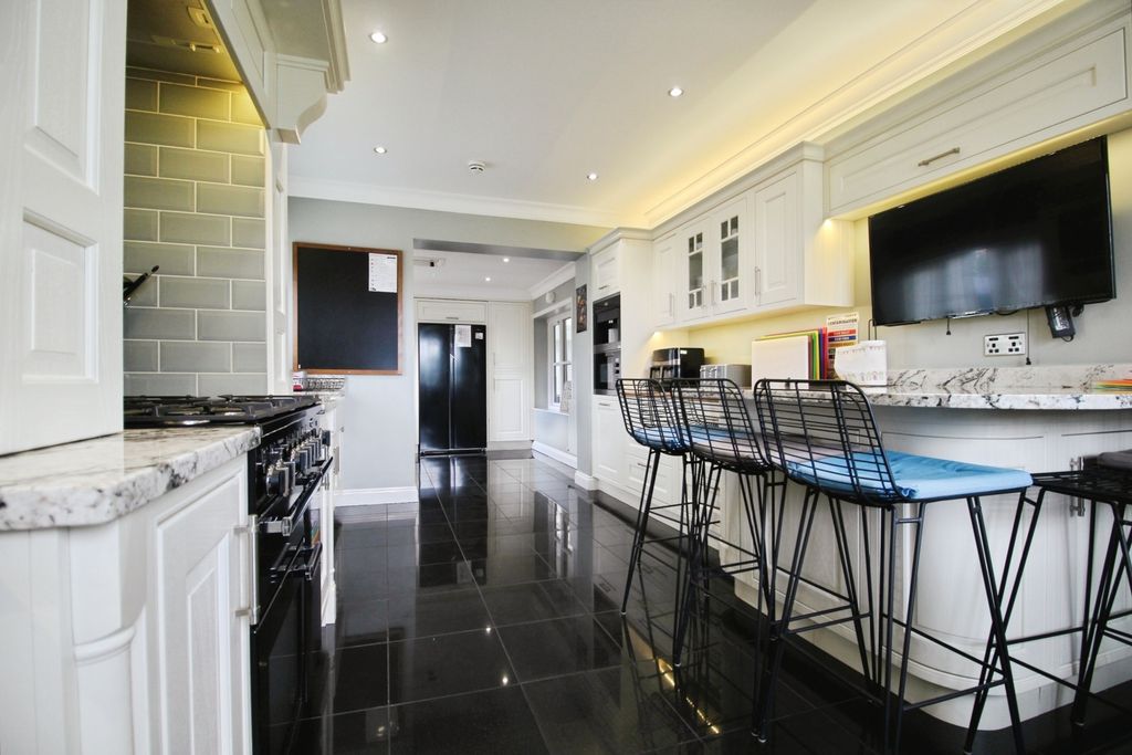 Property photo 3 of 33 Picture No. 88