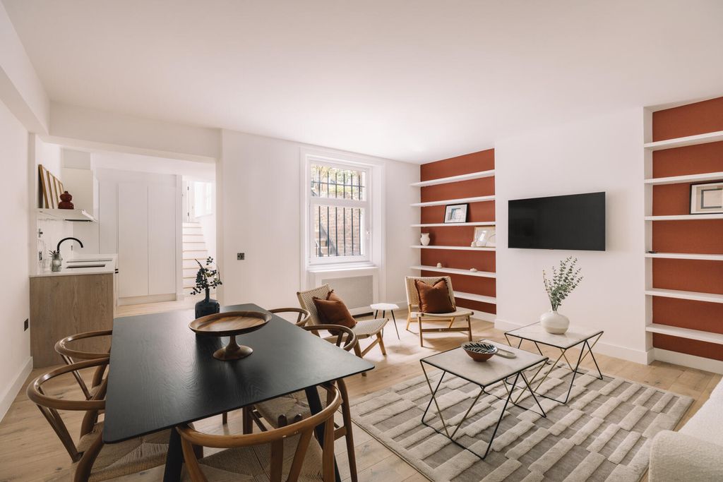 Property photo 1 of 16 31 Warwick Road Flat 1 - 23  Â© Amy Hunter Photogra