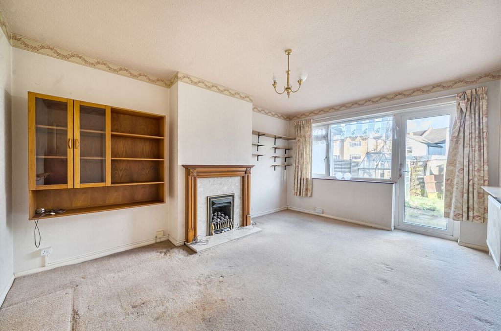 Property photo 3 of 10 1403964-12-697A0F...