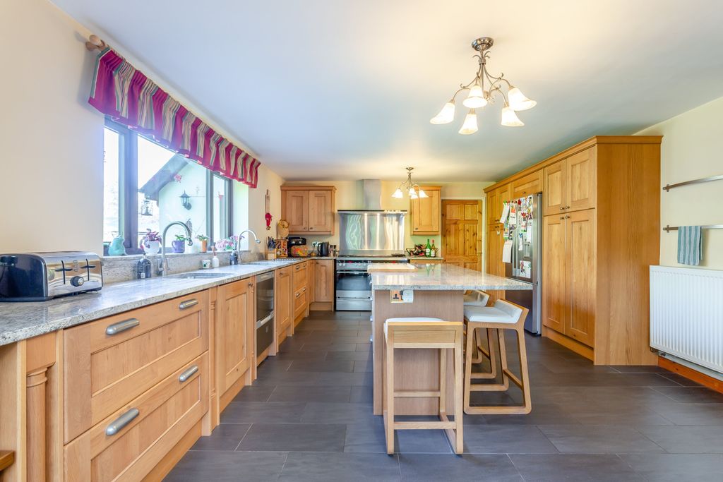 Property photo 2 of 42