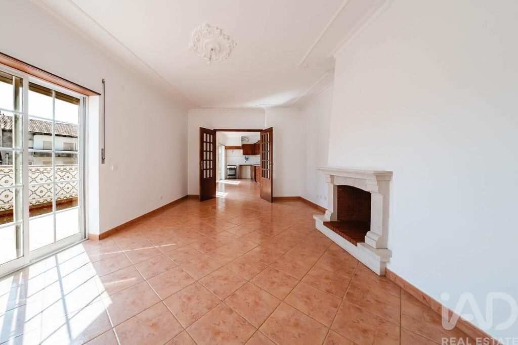 Property photo 2 of 39