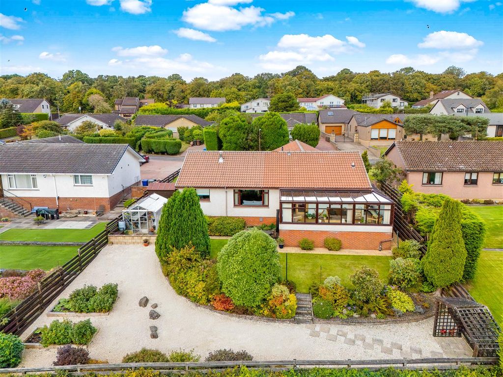 Property photo 2 of 33