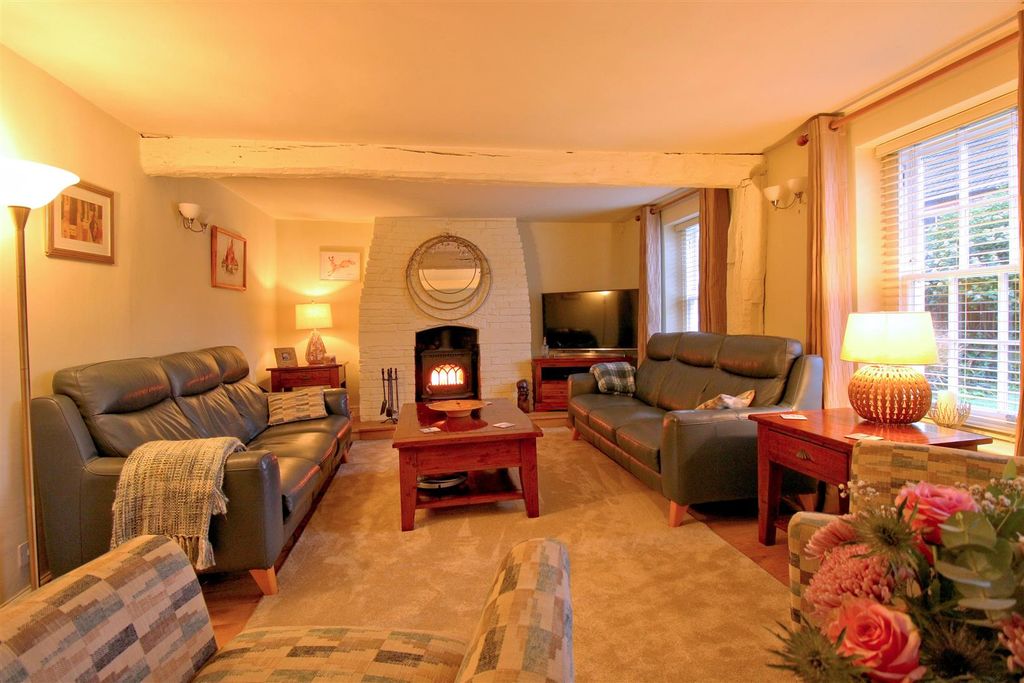 Property photo 2 of 30 Lounge