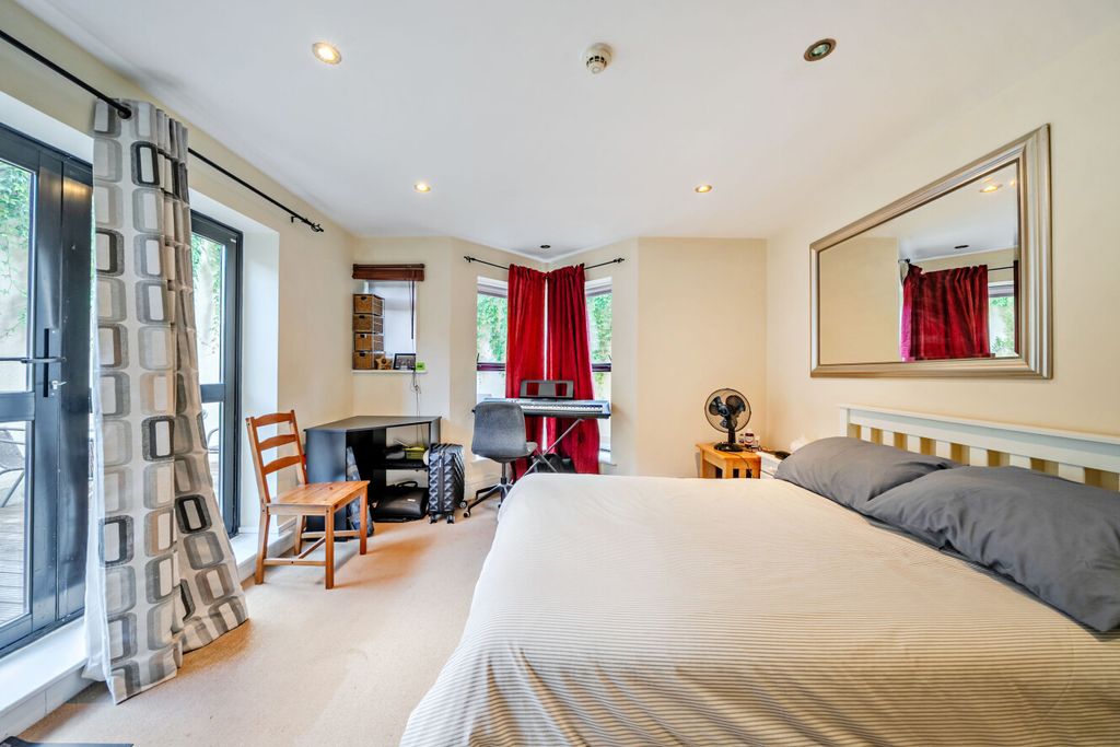 Property photo 2 of 12 1513951-17-1A0480...
