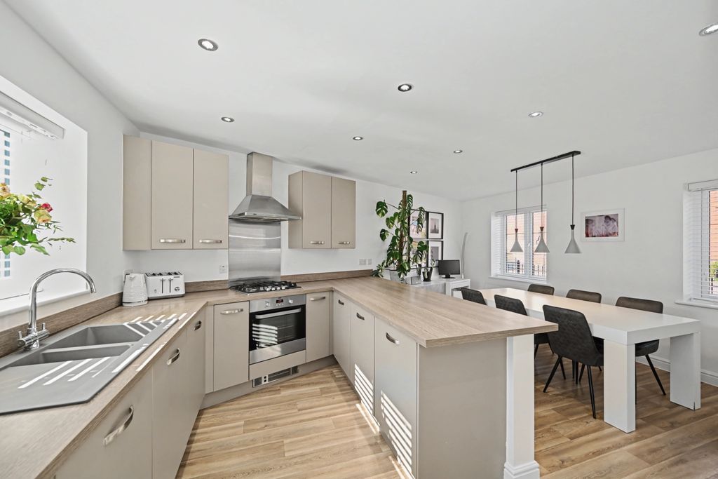 Property photo 3 of 20