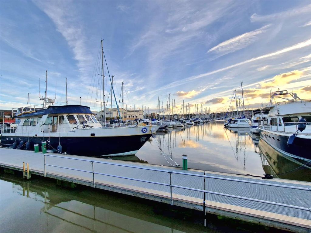 Property photo 3 of 12 Harbour ..Jpg