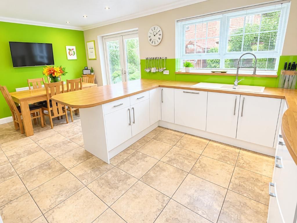 Property photo 3 of 18 Kitchen / Diner