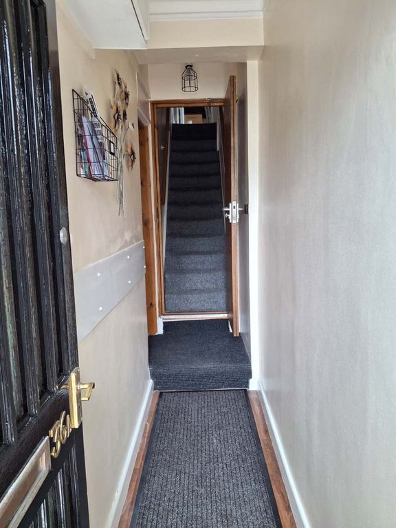 Property photo 1 of 10 Entrance Hall