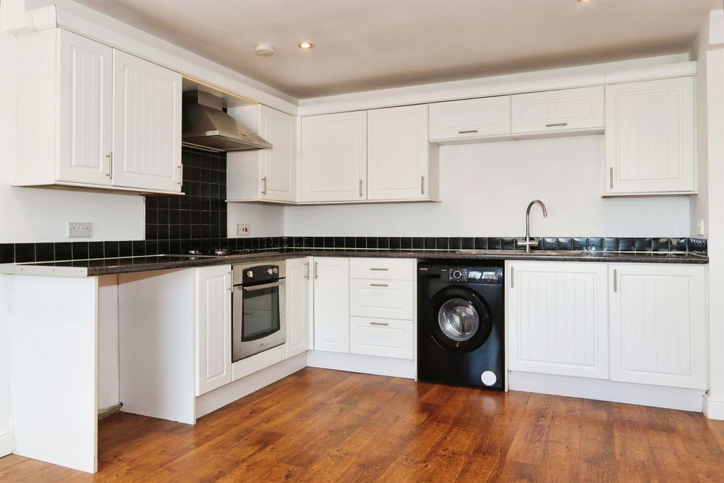 Property photo 3 of 13