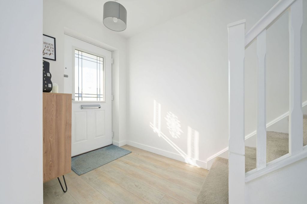 Property photo 3 of 24