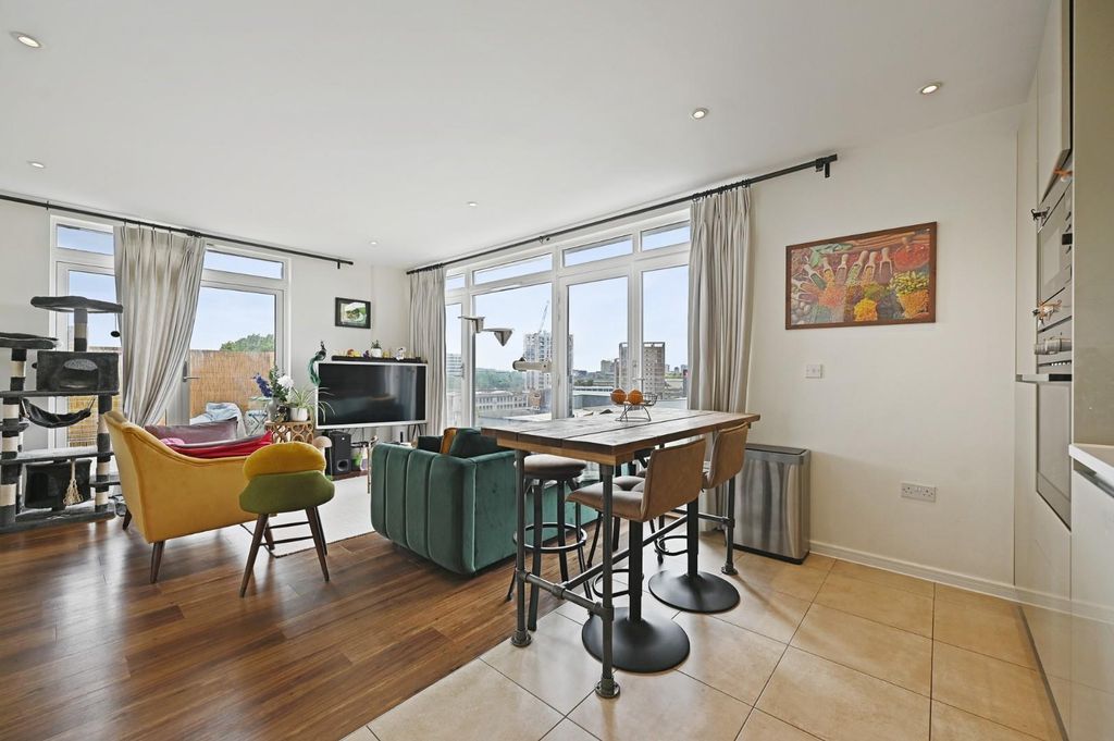 Property photo 3 of 12