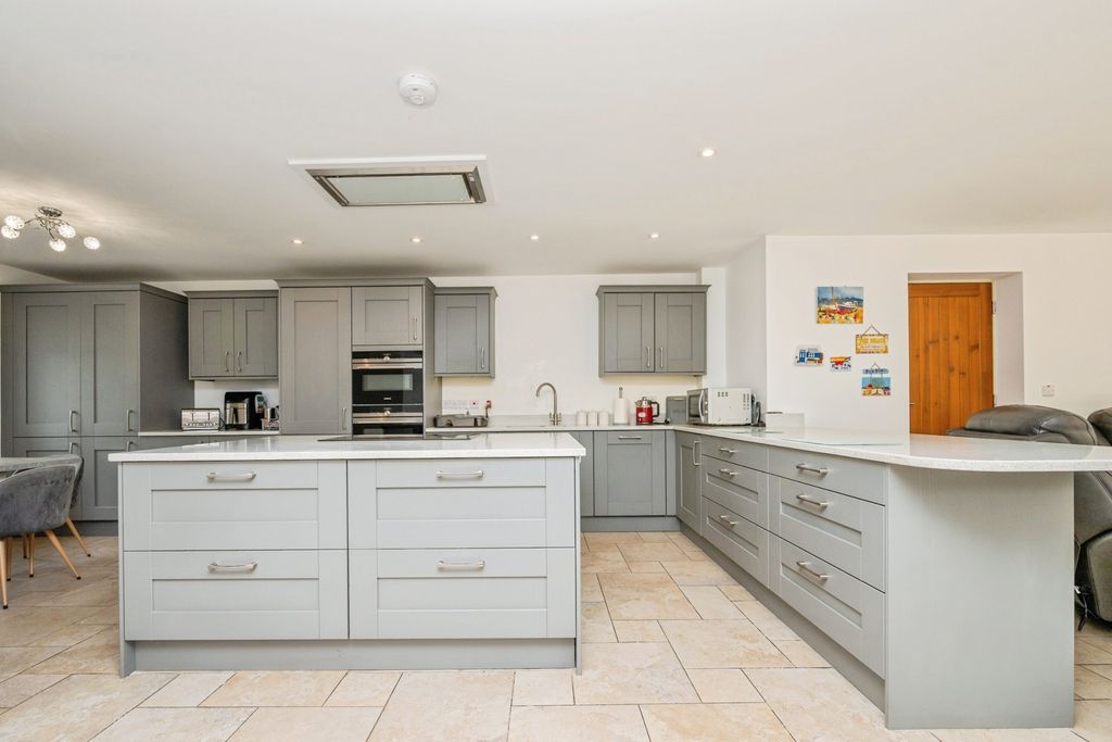 Property photo 2 of 23 Pbox-Img.Jpg