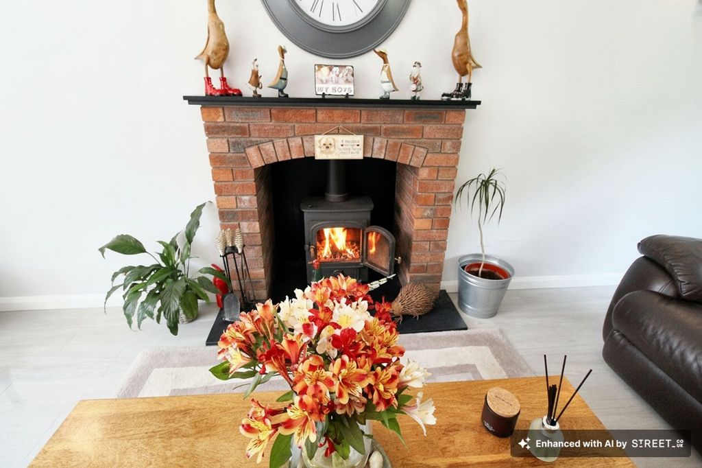 Property photo 2 of 34 Log Burner