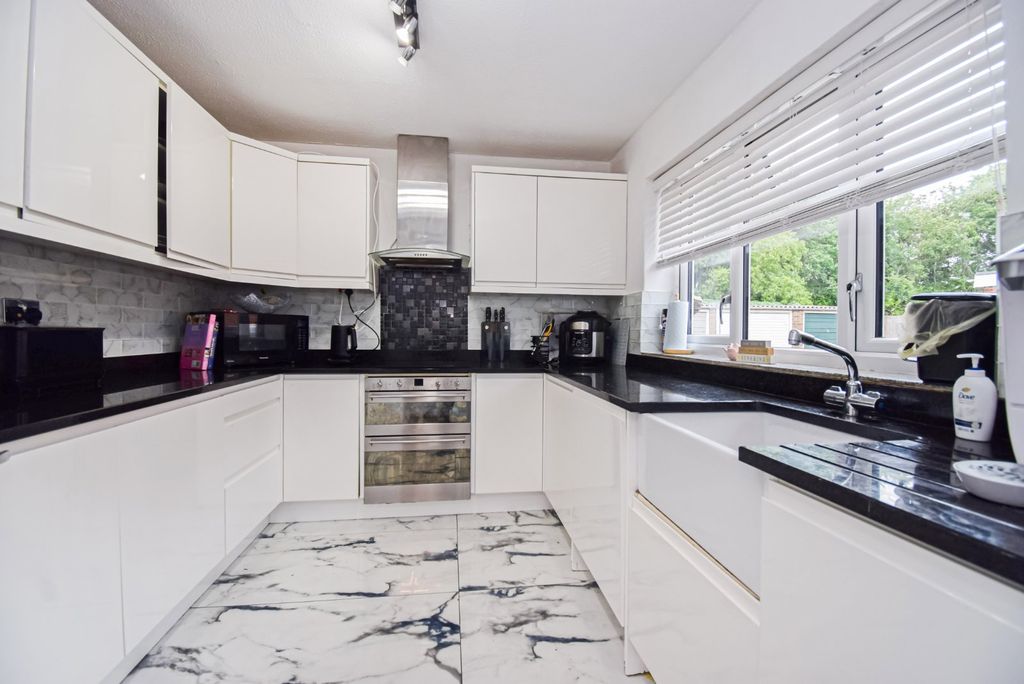 Property photo 3 of 13 Kitchen