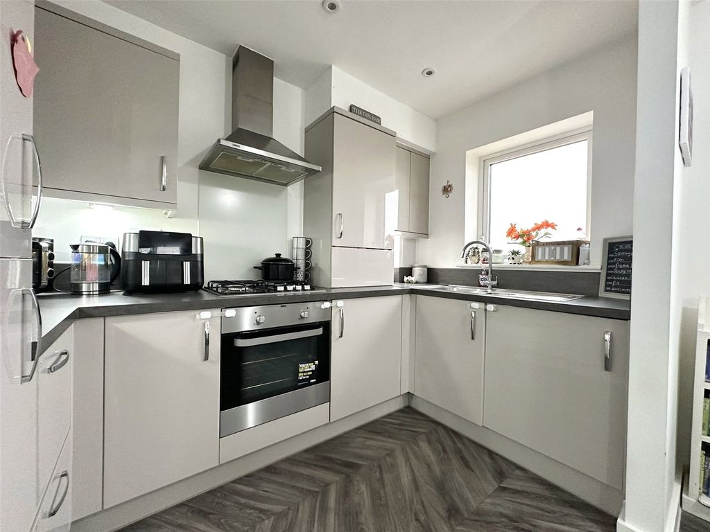 Property photo 3 of 17 Kitchen