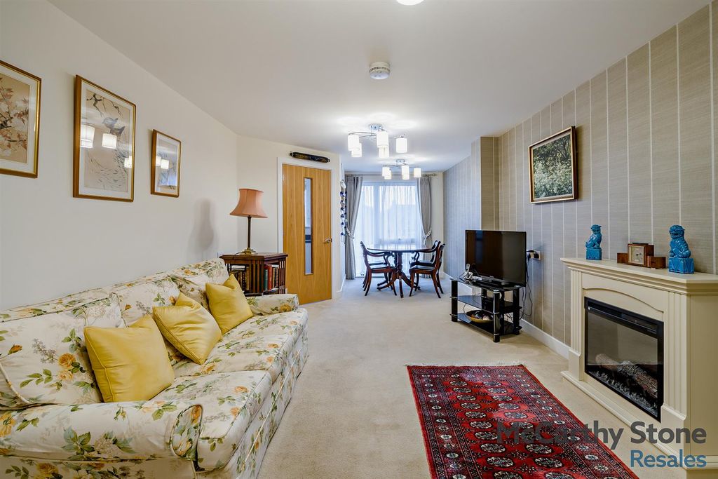 Property photo 2 of 14 8649354-Interior14-800.Jpg