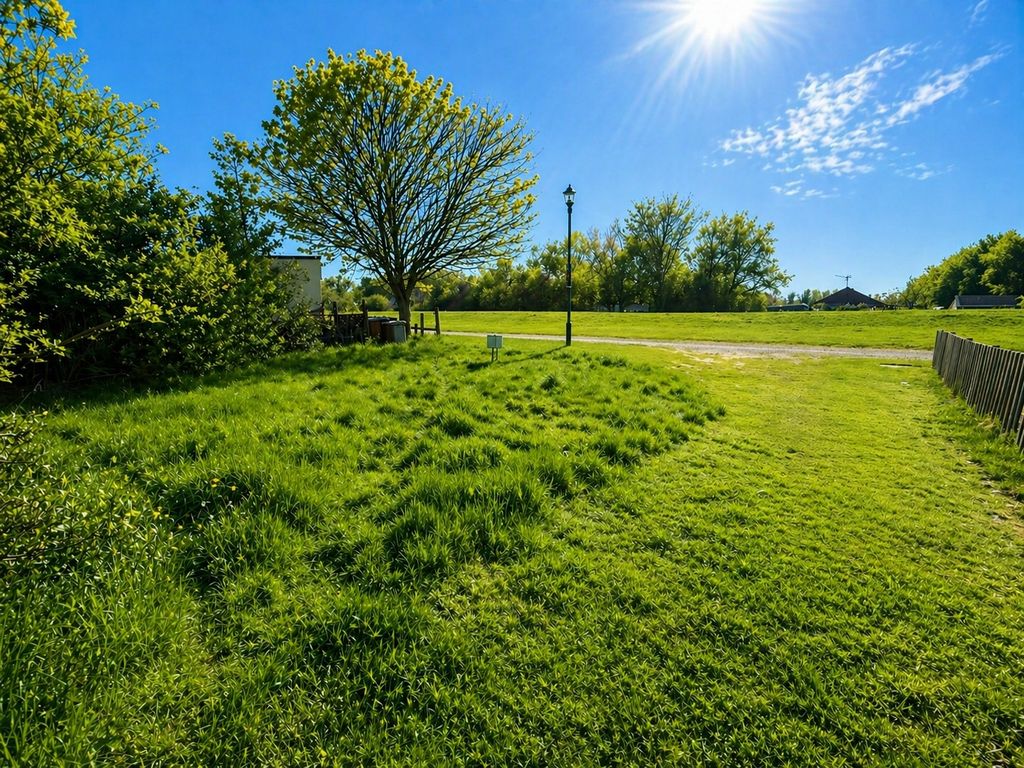 Property photo 3 of 8 Picture No. 06