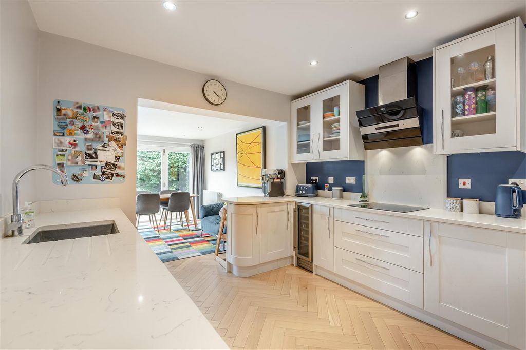 Property photo 3 of 11 8703859-Interior09.Jpg