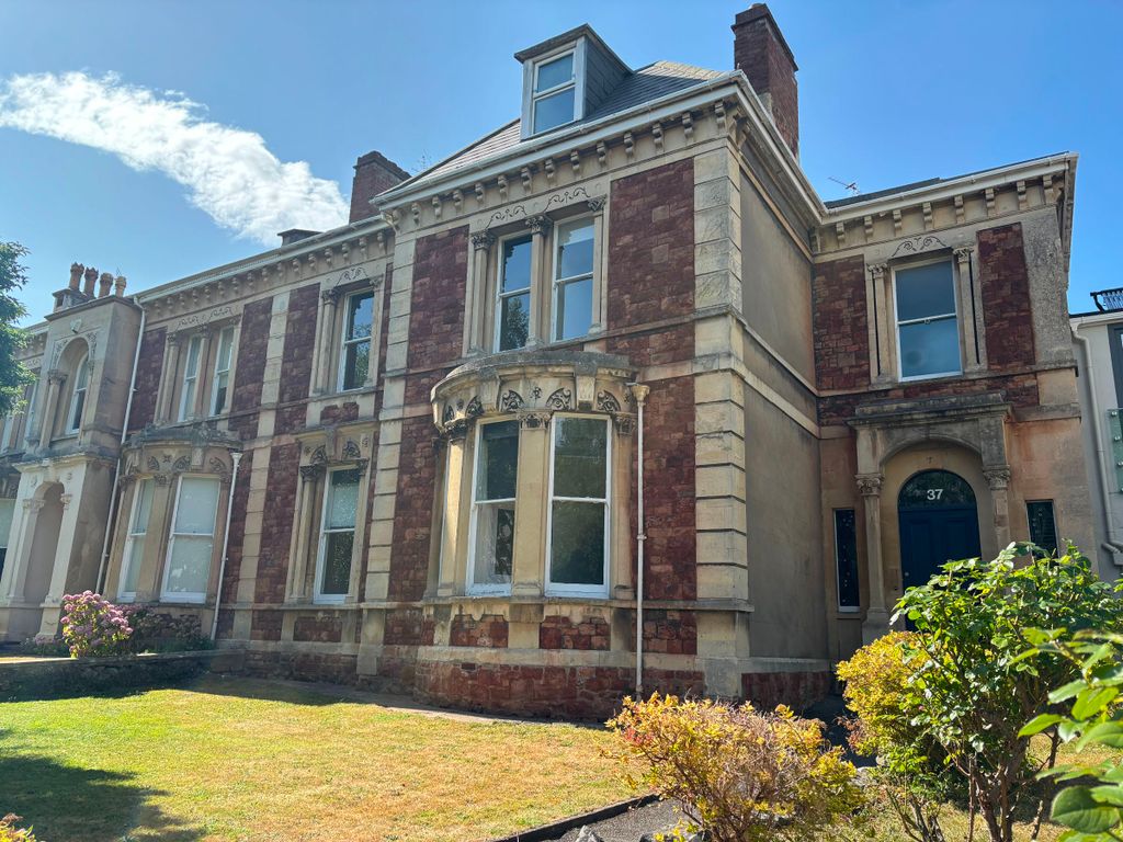 Property photo 1 of 27