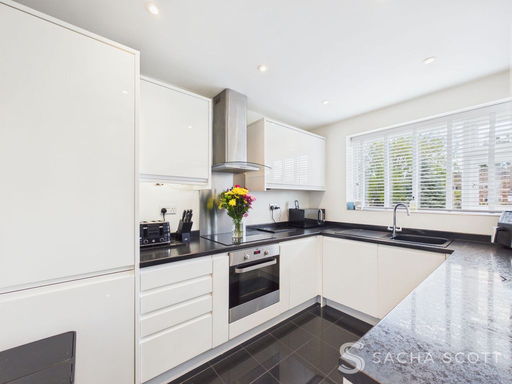 Property photo 2 of 19 Kitchen