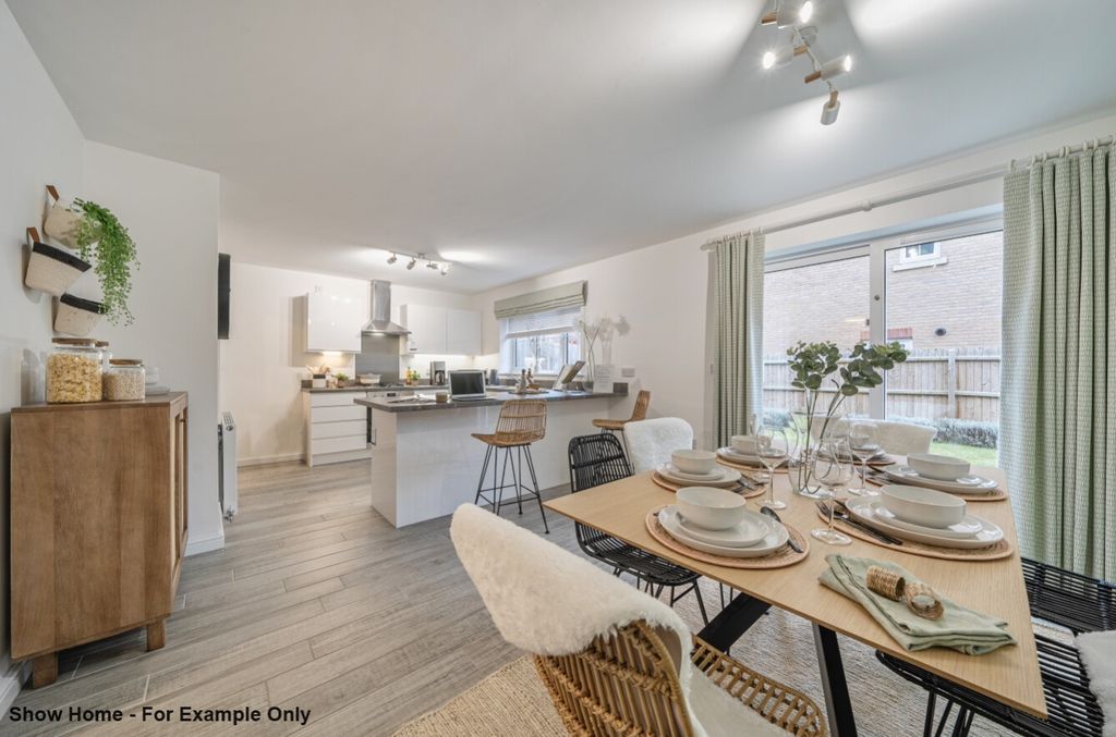 Property photo 2 of 15 1373801-14-6903Ab9827574