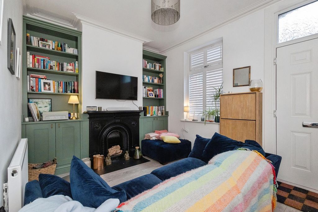 Property photo 2 of 18 Pbox-Img.Jpg