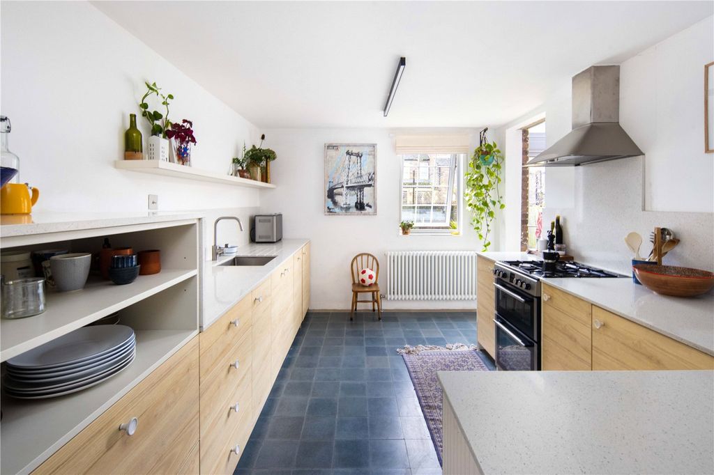 Property photo 3 of 38 Kitchen