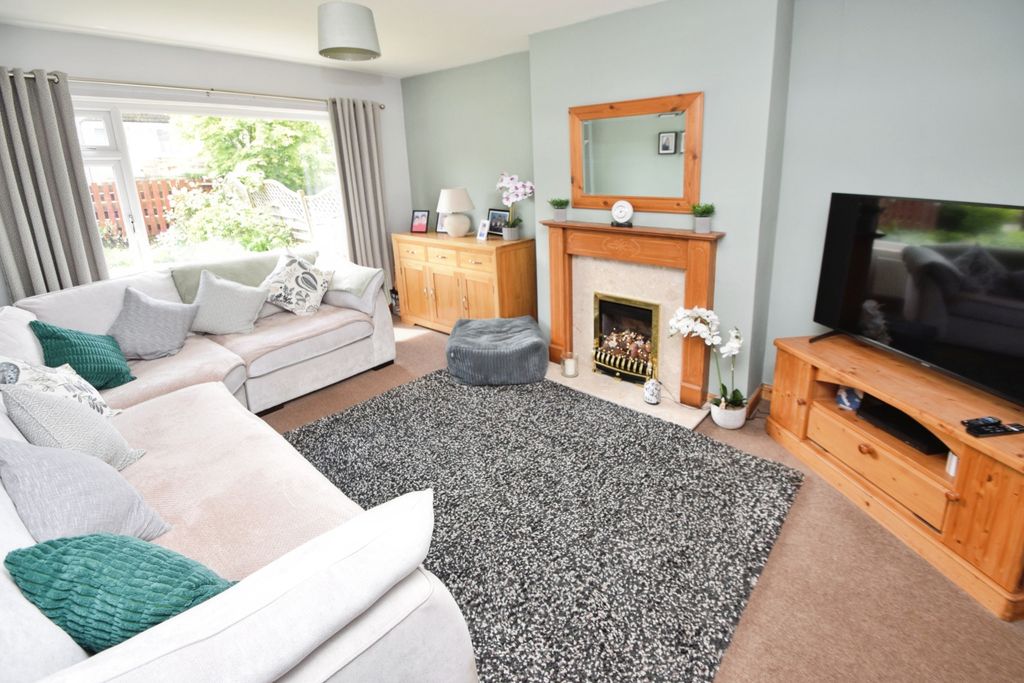 Property photo 2 of 28