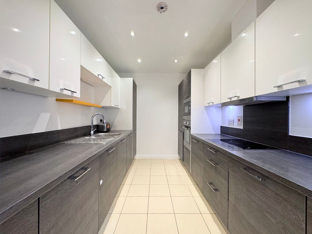 Property photo 2 of 17 Kitchen