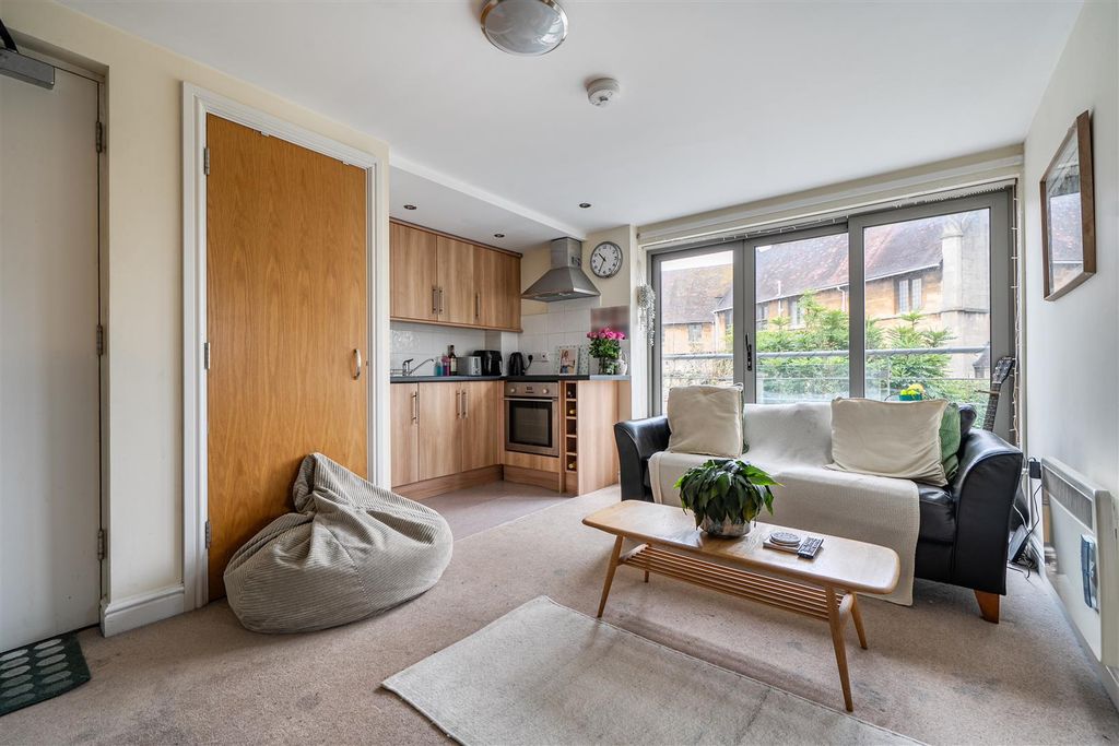 Property photo 3 of 9 1396123-10-695F8E994c88c.Jpg