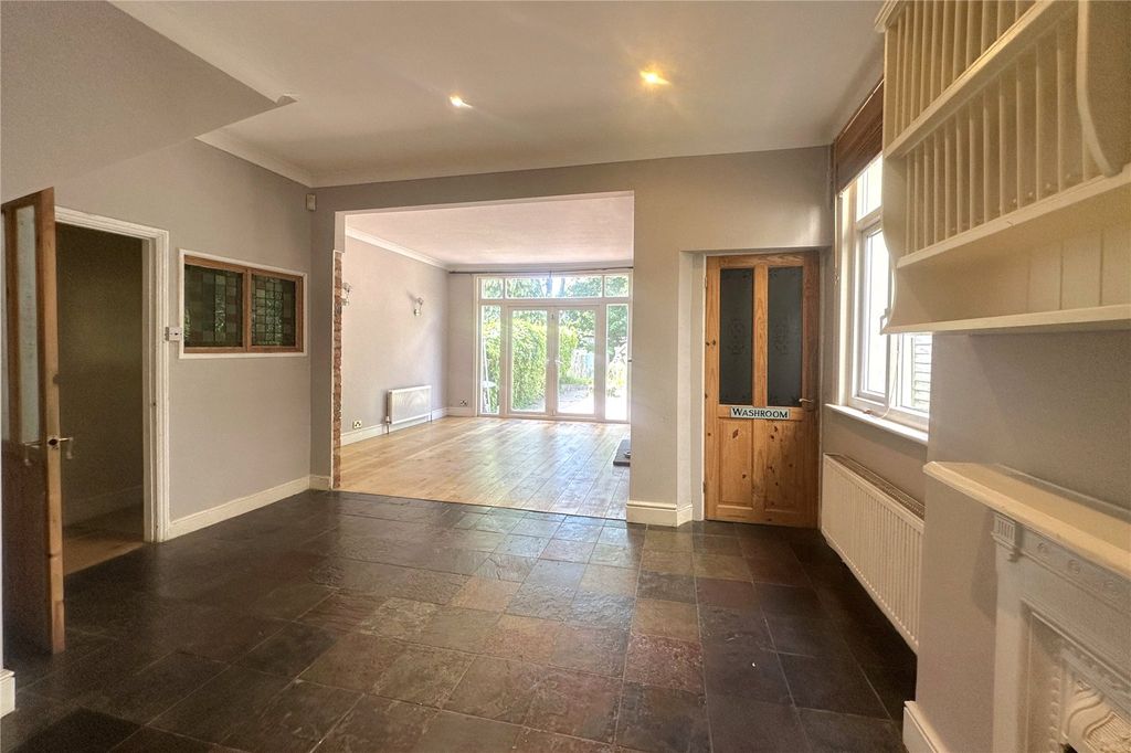 Property photo 2 of 21 Picture No. 24