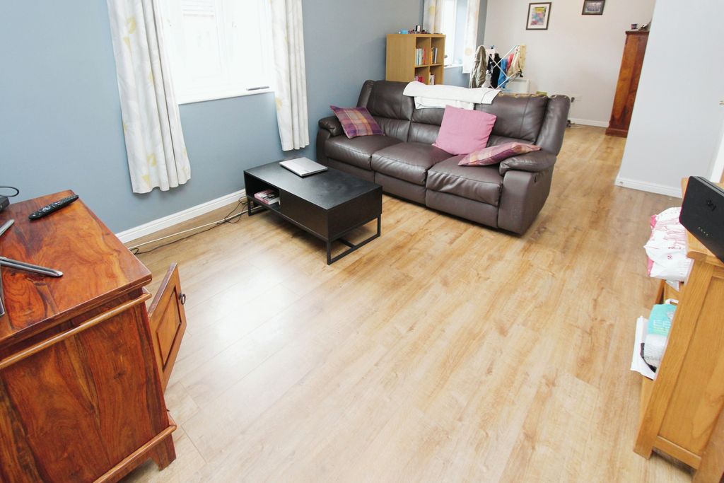Property photo 3 of 11