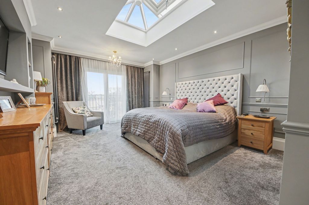 Property photo 3 of 22